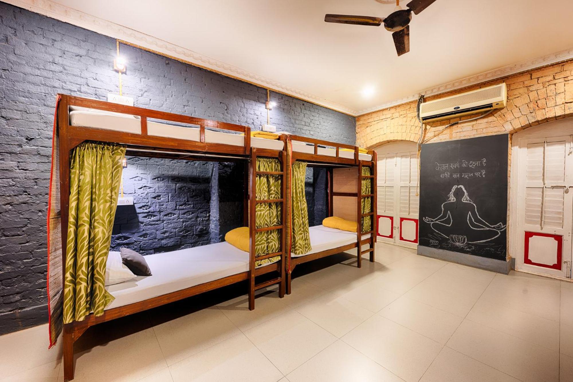 International Travellers' Hostel By Ith Stays Varanasi Habitación foto